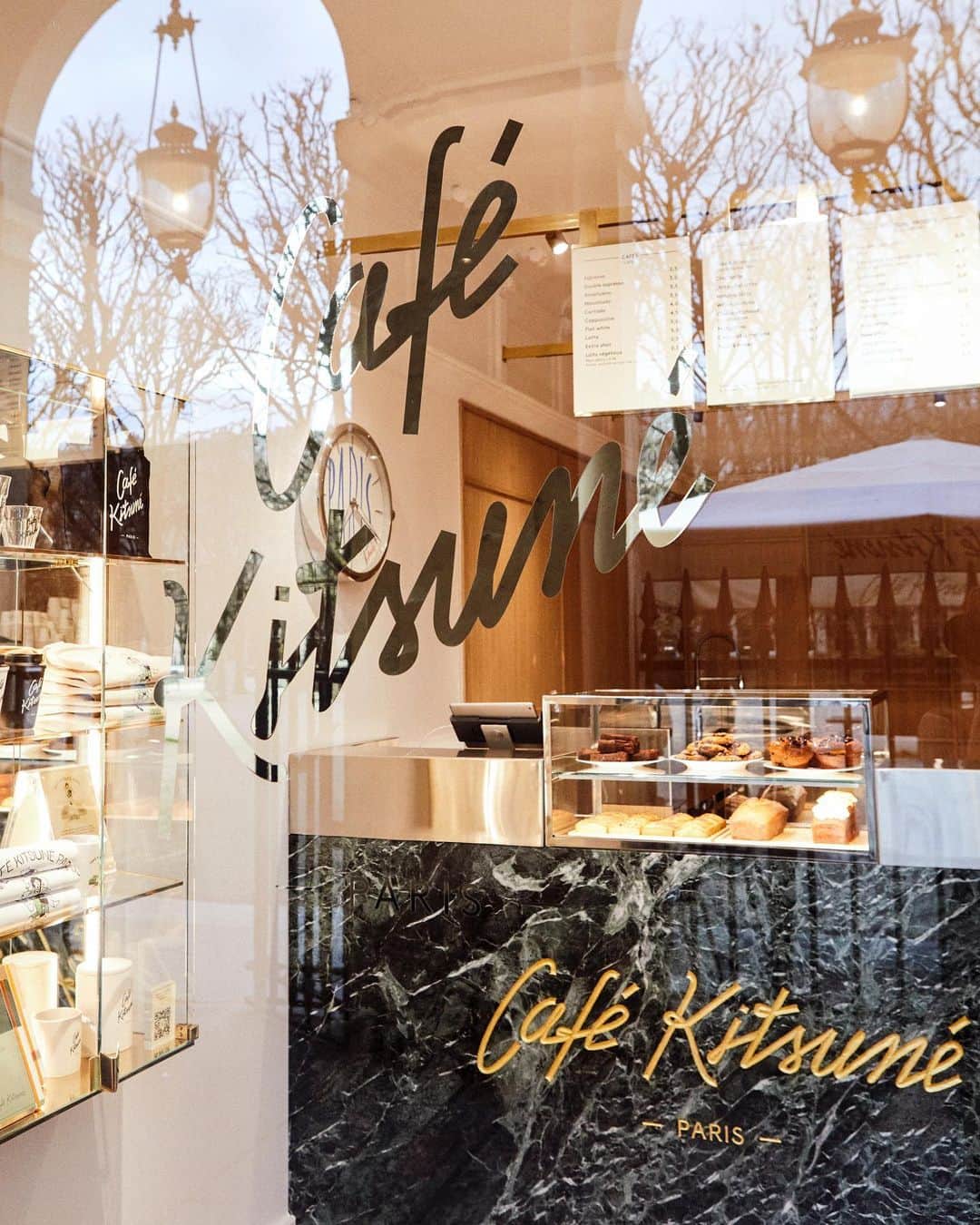 Gildas Loaëcさんのインスタグラム写真 - (Gildas LoaëcInstagram)「Authentic, Iconic, Parisian: welcome to our newly redesigned #CafeKitsunePalais Royal 🥹🥹 The Palais Royal Gardens are a symbol of Parisian authenticity and refinement. Ten years after its opening, our first historical café is still in its original space under the Gardens' signature 18th century arcades. The new decor is an elegant mix of typical French architectural elements and subtle Japanese influences. The minimalist wood panels that decorates the walls seamlessly blend with the Versailles parquet floors and intricate ceiling moldings, carefully restored. The green marble counter features a golden Café Kitsuné logo engraved on its front. Whether it's for a coffee to go or 'en terrasse, visit us to enjoy your favorite specialty drinks and pastries in a magical atmosphere, gazing over the garden's beautiful landscape. 👉🏻 Café Kitsuné Palais Royal 51 Galerie Montpensier, 75001 Paris Monday-Sunday: 9:30am-7pm #CafeKitsune #CK #ParisCafe #PalaisRoyal #ParisCoffeeShops」4月8日 19時26分 - gildaskitsune