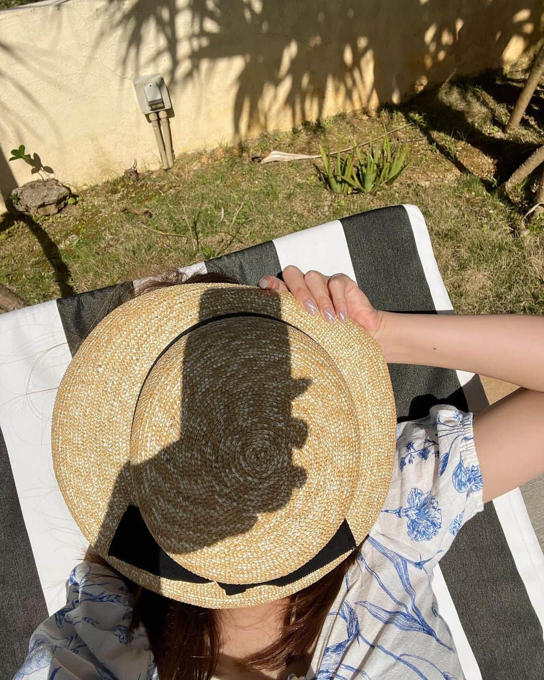 YOUKORINさんのインスタグラム写真 - (YOUKORINInstagram)「ホテルのプール👙🌴 ビーチサイドで寝転がるのが 幸せ過ぎた🥹💓 @la_casa_panacea_okinawa_resort  CA4RAの麦わら帽子を新調しました👒@ca4la_official  相変わらずプール開き早め🫢  #沖縄旅行#沖縄#プール#pool#プライベートリゾートホテル#Okinawa#水着#サウナ付きホテル#恩納村ホテル#okinawatrip」4月8日 19時30分 - xxy0uc0riinxx