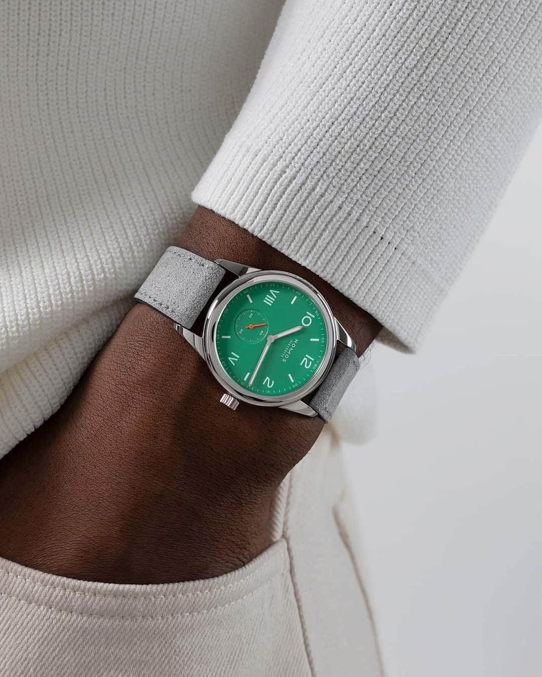 ノモスさんのインスタグラム写真 - (ノモスInstagram)「Is this new version of Club Campus making you green with envy? Its fresh dial shade brightens up the wrist—just in time for spring!  #nomos #nomosglashuette #glashütte #madeinglashuette #watchmaking #nomosclub #eastern #easter #eastergift #watchfam #happyeaster #nomosclubcampus」4月8日 19時30分 - nomos_glashuette