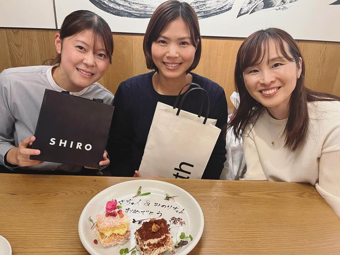 尾崎里紗のインスタグラム：「先日、優季さんが私の引退祝いとみのりの就職祝いをしてくれました！ すごく嬉しい☺️ありがとうございます✨ ⁡」