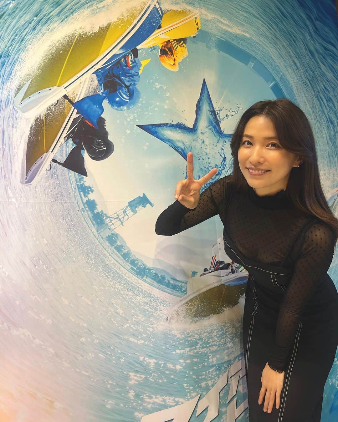 のインスタグラム：「ボートレースチケットショップ呉での予想会に足を運んでくださった皆様、ありがとうございました🚤  G1宮島チャンピオンカップを予想させていただきました✏️  まだまだボート初心者なものでして 皆さんから逆に教わってばかりでとても勉強になりました🔰  たくさん声をかけてくださり たくさんのお土産までありがとうございました❣️  次回の広島は25日のボートレース宮島配信です🍁  こちらも是非楽しみにしていてくださいね🐒  今回の広島は珍來軒の呉冷麺と陽気のラーメンを食べられたので大満足な出張となりました🐰🍜」