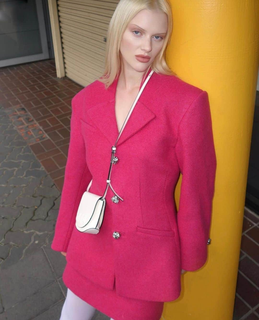 ガンニさんのインスタグラム写真 - (ガンニInstagram)「Come on Barbie, let’s go party 💕🎀🌸 @elodierussell in our wool blazer and skirt set #GANNIGirls」4月8日 19時36分 - ganni