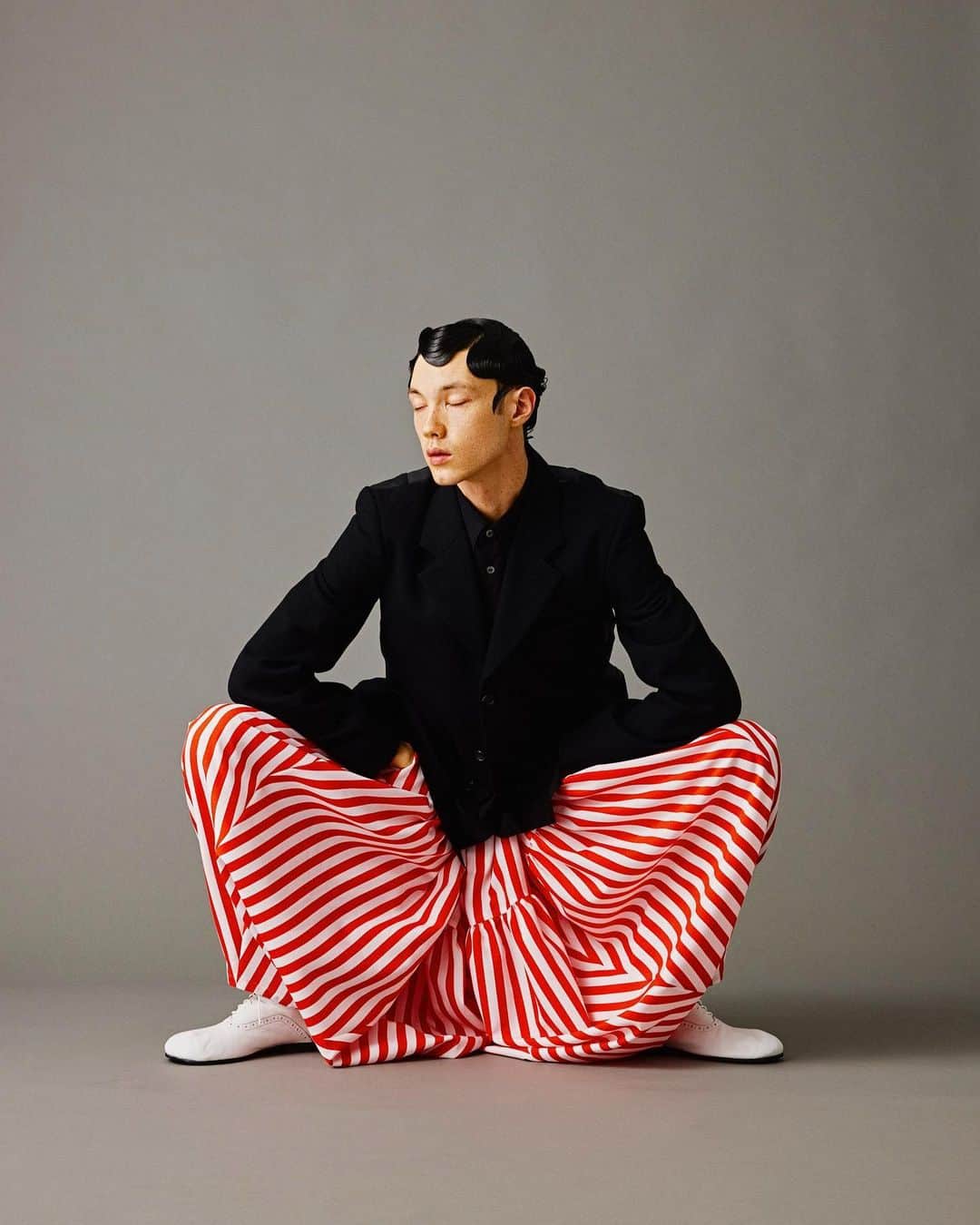 コム・デ・ギャルソンのインスタグラム：「@mapsworld_kr Photographer: @tetsuya_maehara Stylist: @masahiro_hiramatsu Hair&Make: @ken_yoshimura Models: @woonoow @mohamed.azhari.ahmed All clothes Comme des Garçons HOMME PLUS SS23」