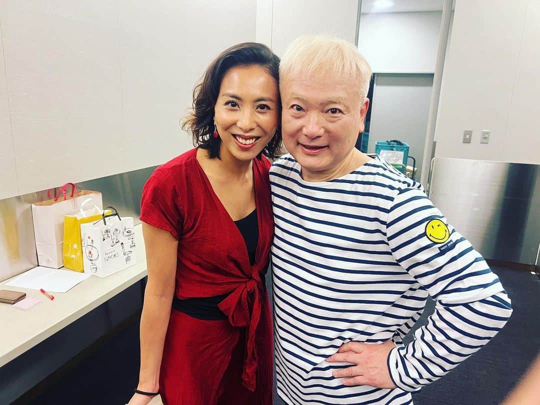 LOVEのインスタグラム：「coba さん　@ 三井ホール  さすがの。本当に流石の。よくこんなにも熱量高くライブされますね！！ (時間も短くないのに😂)  相変わらず血が騒ぐ、ホンモノのヤツを。ガツンと食らわせてくださいました。御礼申し上げます。  また必ずご一緒しましょう。  らぶ！  #coba」