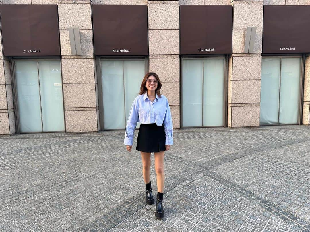 久松郁実さんのインスタグラム写真 - (久松郁実Instagram)「🩵🖤 ⁡ ⁡ ⁡ ⁡ short shirt×mini skirt🤍 ⁡ ⁡ スキ🤭」4月8日 19時52分 - ikumi_hisamatsu