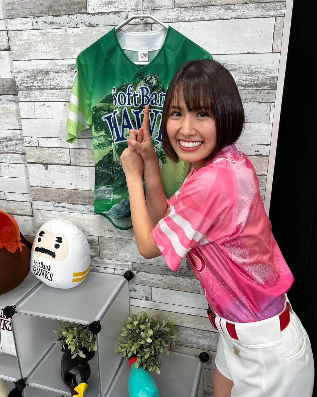 のインスタグラム：「・  ファンスポありがとうございました😆✨  ・  え、どうしよう。 なんか私ユニフォームの写真ばっかりのInstagramになってきとる。。  本当に弱小野球部くらいユニフォーム着とる。⚾️  でもね、これから色んな衣装着れるお仕事もあるけん楽しみ☺️うふふ  情報公開まで少々お待ちください⭐️  ・  ps. 明日、スポーツライブ＋是非聴いてください🥰」