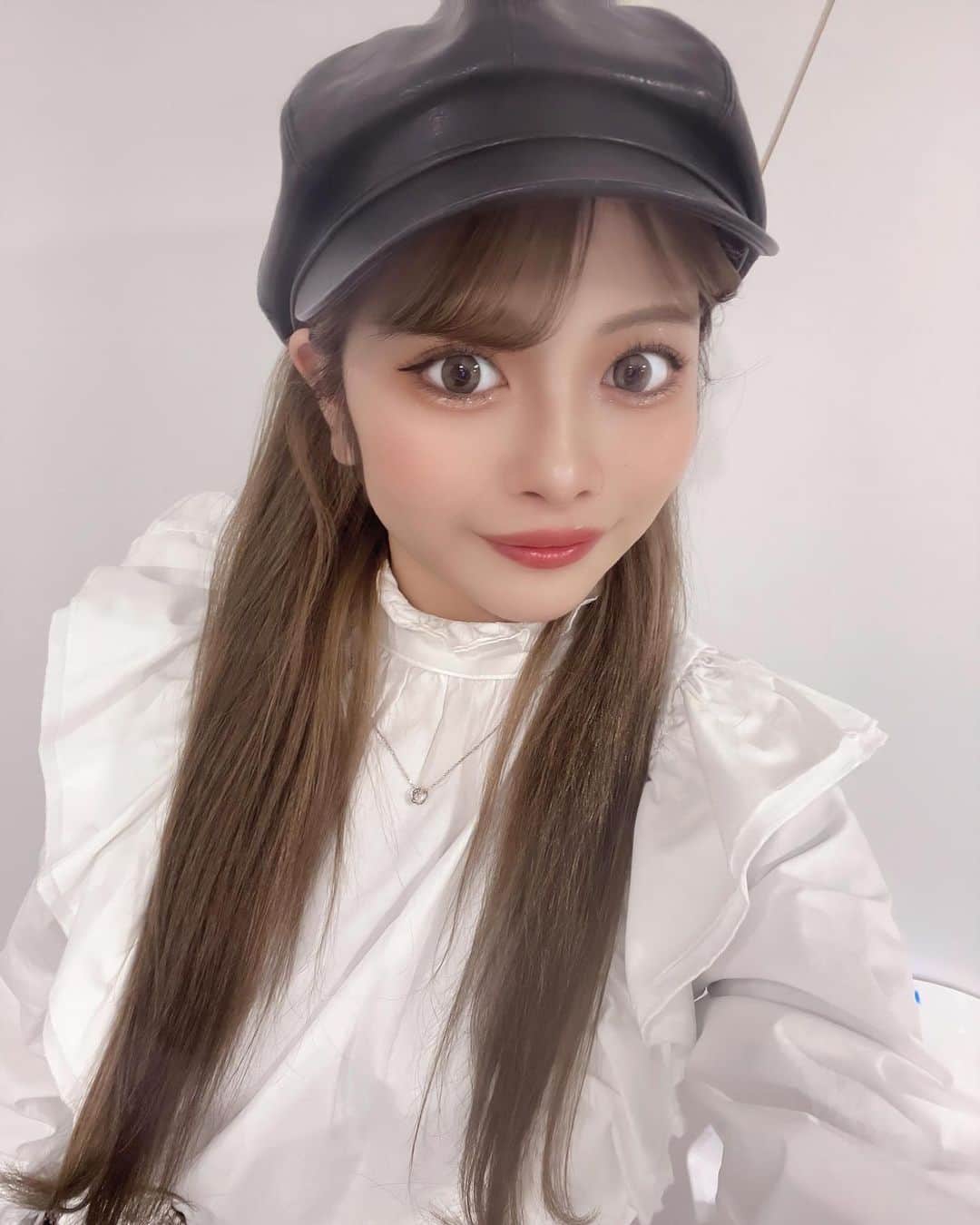 崎代夏怜のインスタグラム：「珍しく髪の毛ストレートだた😚」