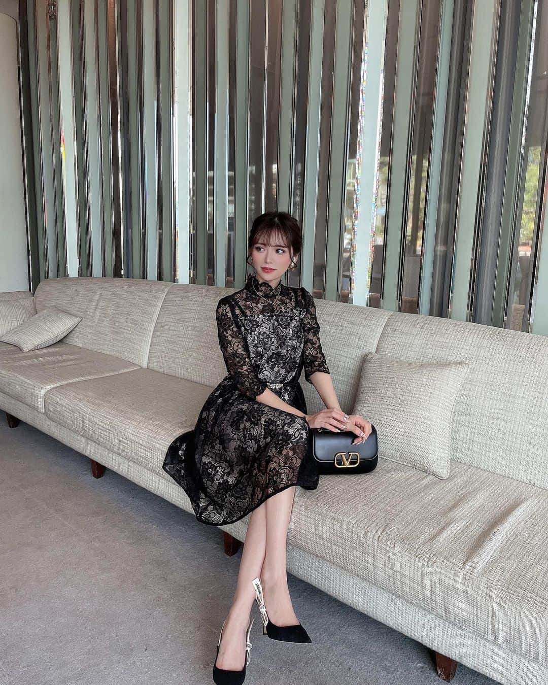 のインスタグラム：「. 質問の多かったお呼ばれコーデ👗 たーくさん質問きてたのに 投稿も遅くなっちゃったー😭🙏🏻  ドレスは @strawberry_fields_official 🤍  4年くらい前に買ったから今はないと思うけど、 ドレスとかならココの買う事多いの🕊  #me #お呼ばれコーデ #ドレス #結婚式 #結婚式コーデ」