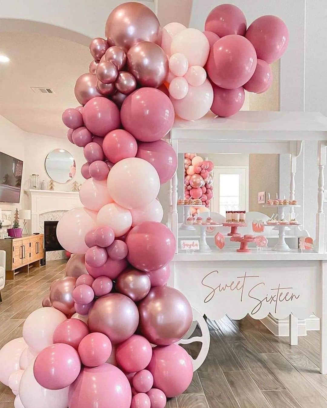 SHEINのインスタグラム：「Unlock the aesthetic splendor at your next special event and make every moment magical ✨🎉 Which balloon arch decor is your idea of celebration perfection? 👇  🔎10797656 11296521  #SHEIN #SHEINforAll #SHEINstyle #fashion #chic」