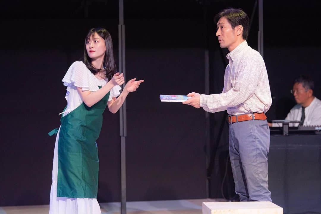 のインスタグラム：「秦さんの新たな挑戦 建　vol.1 ザーッと降って、からりと晴れて ありがとうございました！ ⠀  二作品同時上演、秦さんは脚本演出、作曲、生演奏、そしてお芝居もされていました🤣✨ すごすぎます…。 ⠀  4公演あっという間でしたが、劇場に足をお運びくださったみなさん 本当にありがとうございました☺️」