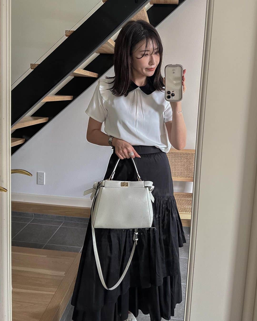 l.lily1013のインスタグラム：「玉川高島屋本館で4月5日から11日まで開催中の @lilirena_  ポップアップに行ってきたよ✨  気になってた襟付きシャツをお持ち帰りした🥰  人気の服もたくさん再入荷してて、 ものすごい勢いで完売しそうだったから お早めに🥹💓  今日はTBS前で感謝祭鑑賞会🖤  #きれいめカジュアル#きれいめコーデ#カジュアルコーデ#モノトーンコーデ#30代コーデ #30代ファッション #骨格ウェーブ#骨格ウェーブコーデ  #リリレナ#韓国ファッション#コスパブランド#プチプラファッション#玉川高島屋」