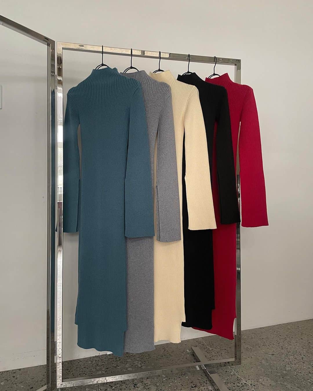 Juemiさんのインスタグラム写真 - (JuemiInstagram)「New Arrival ☑︎ Luna Pillingless Knit Dress ¥7,900(tax in)  #juemi #juemistyle」4月8日 20時19分 - _juemi_