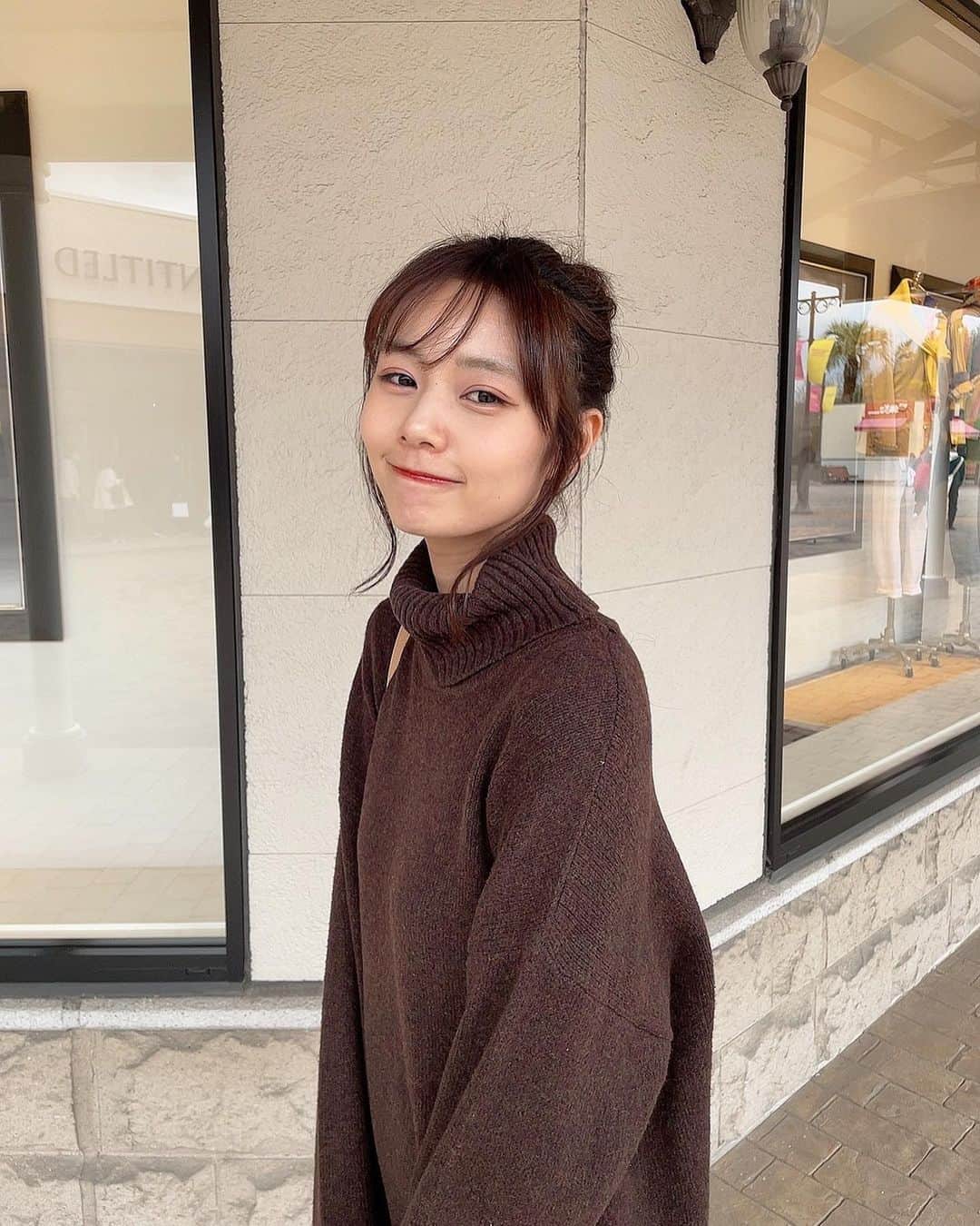 杉浦みずきのインスタグラム：「. 何顔？  重花粉症顔😇  #目があまり開いてません」