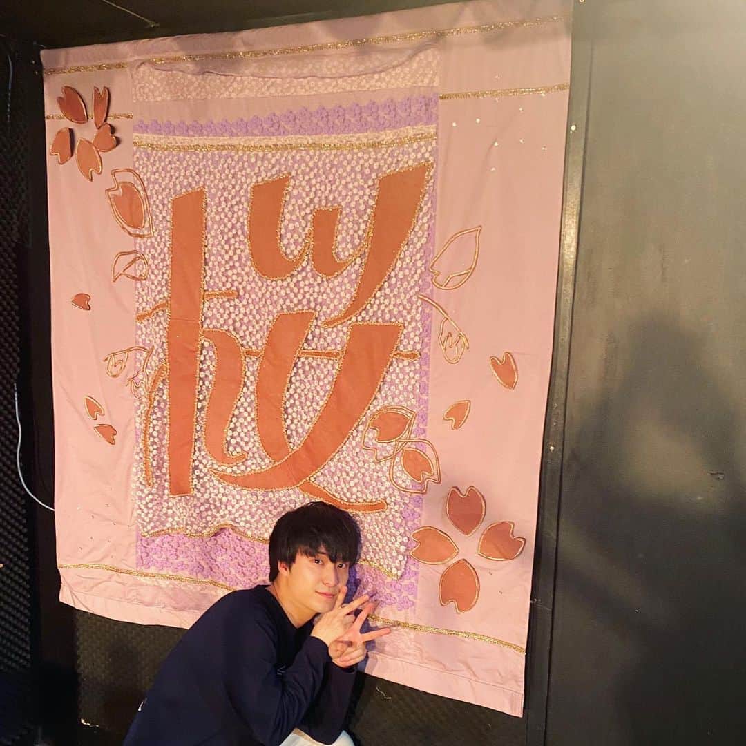 田中雅功さんのインスタグラム写真 - (田中雅功Instagram)「桜ツアー愛知公演ありがとうございました。  楽しかったね  今から僕達は手羽先を食べに行くよ」4月8日 20時32分 - gaku_tanaka_official
