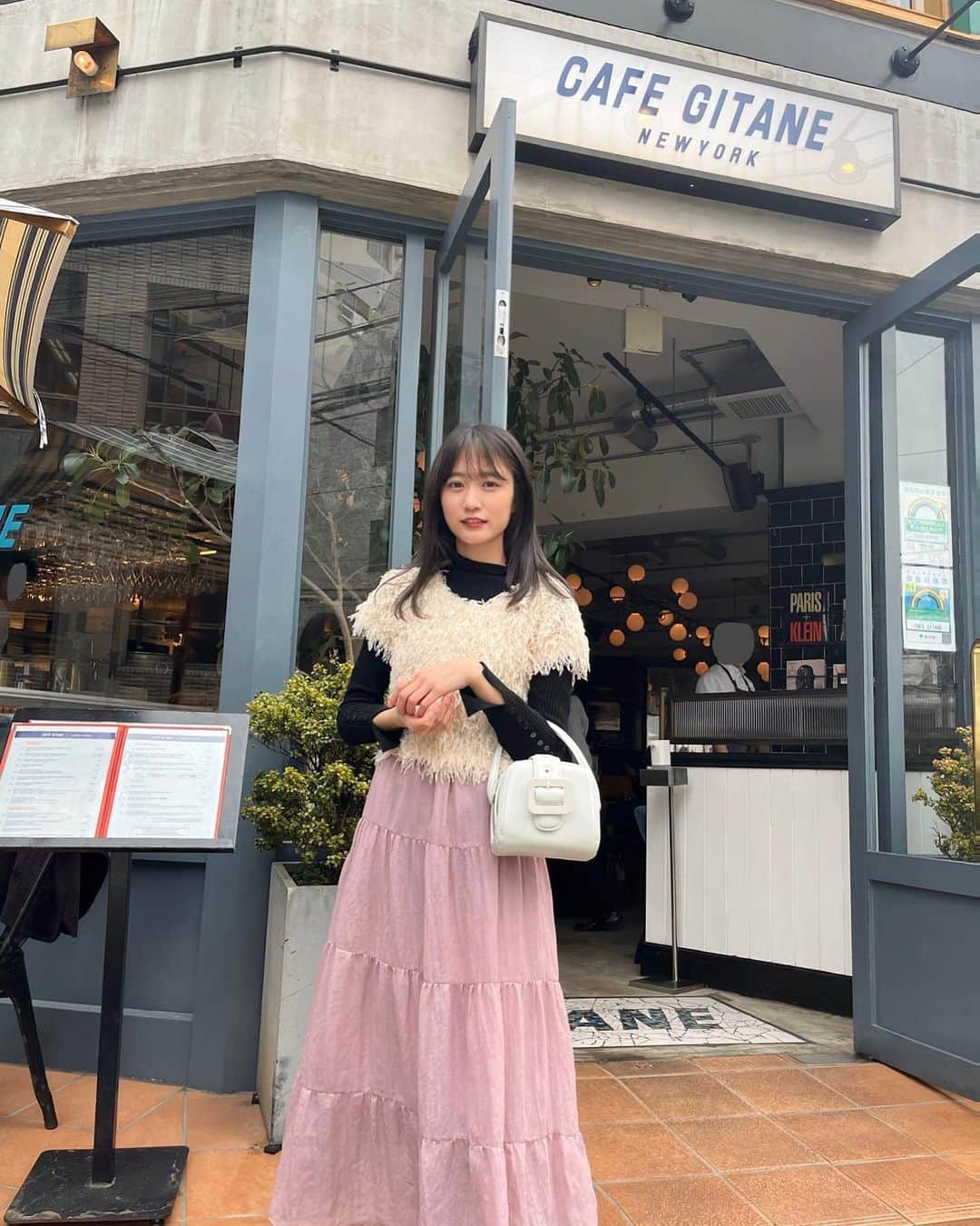 のインスタグラム：「. 明日お昼12時45分から超無敵クラス放送です！ 放課後は別の顔　〜全国2000基を訪れた古墳王子〜　 のロケを担当させていただきました！  古墳王子と古墳の弾丸ツアーをしてきました！ お楽しみに〜🤍 . #超無敵クラス #崎本紗衣 #スターダストプロモーション #崎本紗衣崎本紗衣崎本紗衣」