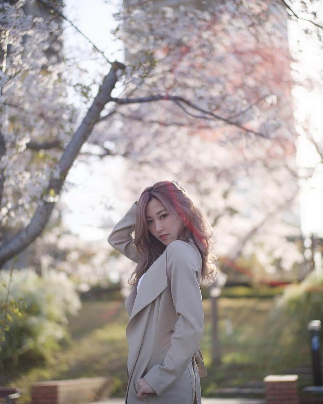 鳳ゆまのインスタグラム：「. . . #桜ポートレート 🌸 お花見.屋台食べ歩きいきたい🍡  ４月よりロケリク撮再開です📸 DMにてオーダー受付！  #桜スポット #桜ノ宮 #お花見  #大阪観光 #大阪桜スポット  #ポートレートモデル #ポートレート撮影  #被写体 #被写体モデル  #osaka #osakajapan #sakura  #japanesegirl #photography」