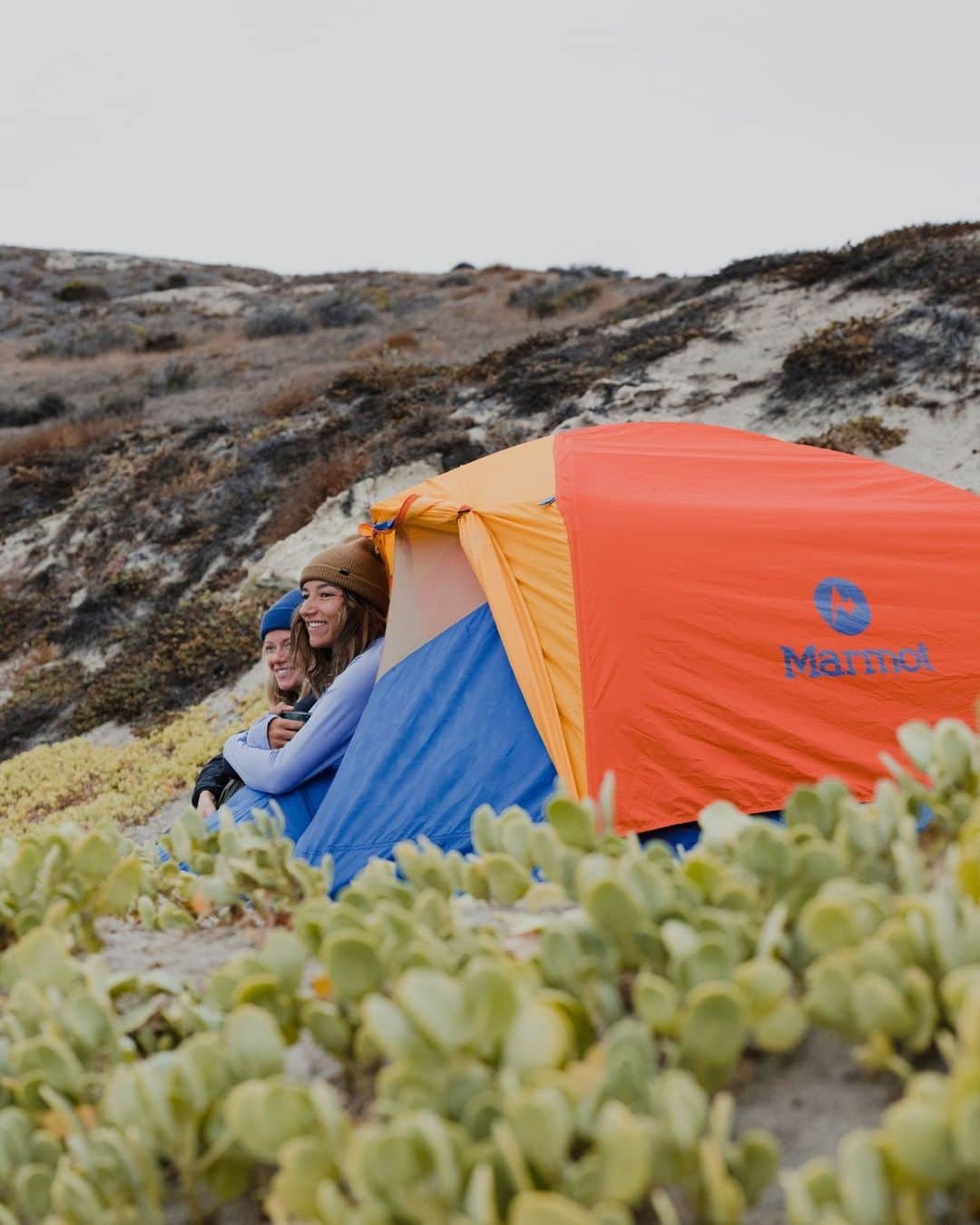 マーモットのインスタグラム：「A best-selling campsite favorite, the Limelight has withstood the test of good times, tough terrain, and countless nights under the sky.  Pictures: @biancagermain  #Marmot」