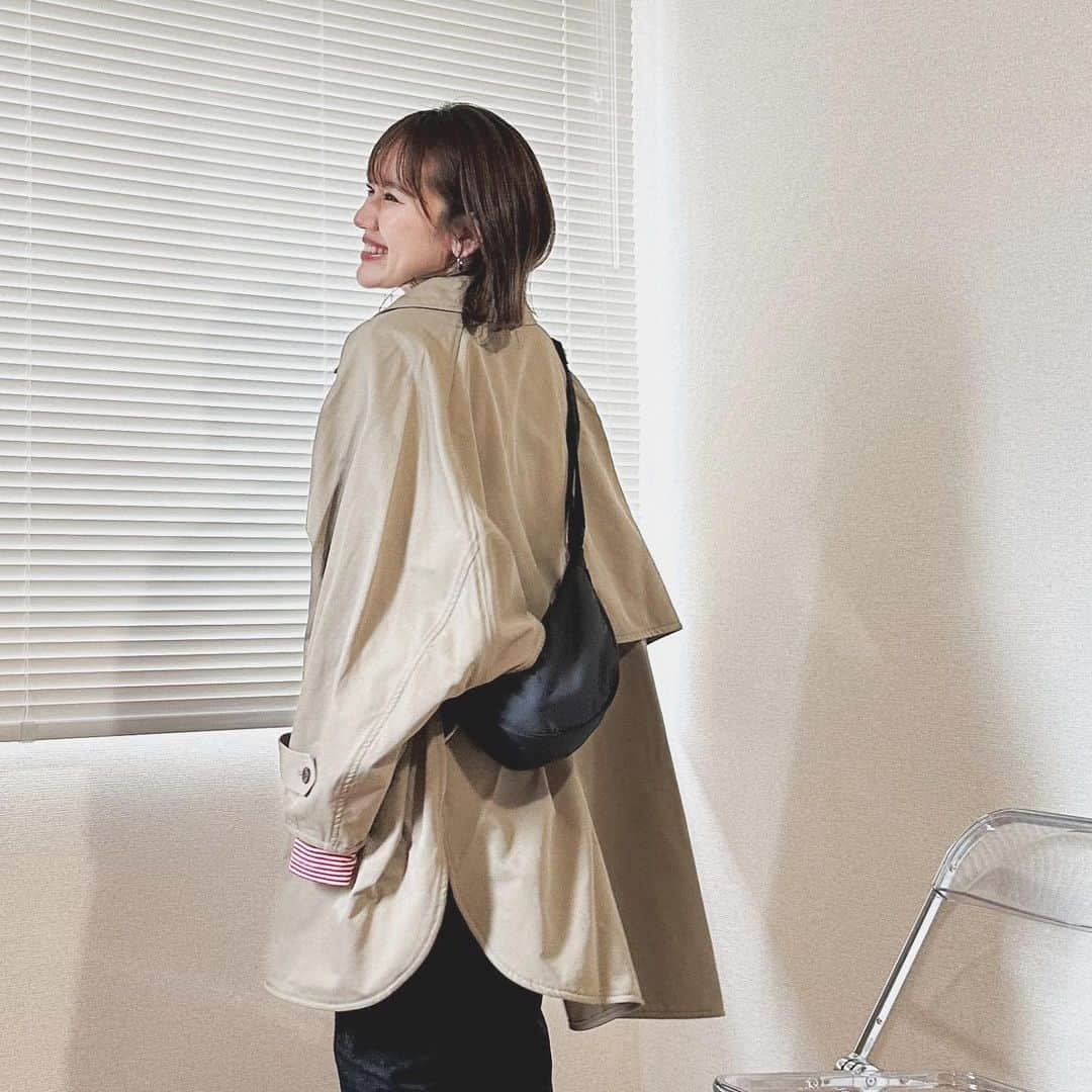 かほこ。さんのインスタグラム写真 - (かほこ。Instagram)「ㅤㅤㅤㅤㅤㅤㅤㅤㅤㅤㅤㅤㅤ ㅤㅤㅤㅤㅤㅤㅤㅤㅤㅤㅤㅤㅤ outer : #jointworks top : #ungrid denim : #journalstandardrelume bag : #uniqlo sneakers : #無印良品 ㅤㅤㅤㅤㅤㅤㅤㅤㅤㅤㅤㅤㅤ ライブの日の楽ちんコーデ♩ 雨の日だったので膝丈のポンチョコートを☔︎ ㅤㅤㅤㅤㅤㅤㅤㅤㅤㅤㅤㅤㅤ このコートにハーフパンツ合わせたいけど、膝のアザが全然治らないのでしばらく無理そう😇 怪我の治癒力の低下で年齢を感じる、、 ㅤㅤㅤㅤㅤㅤㅤㅤㅤㅤㅤㅤㅤ #kaho_fashion」4月8日 21時09分 - xxokohakxx