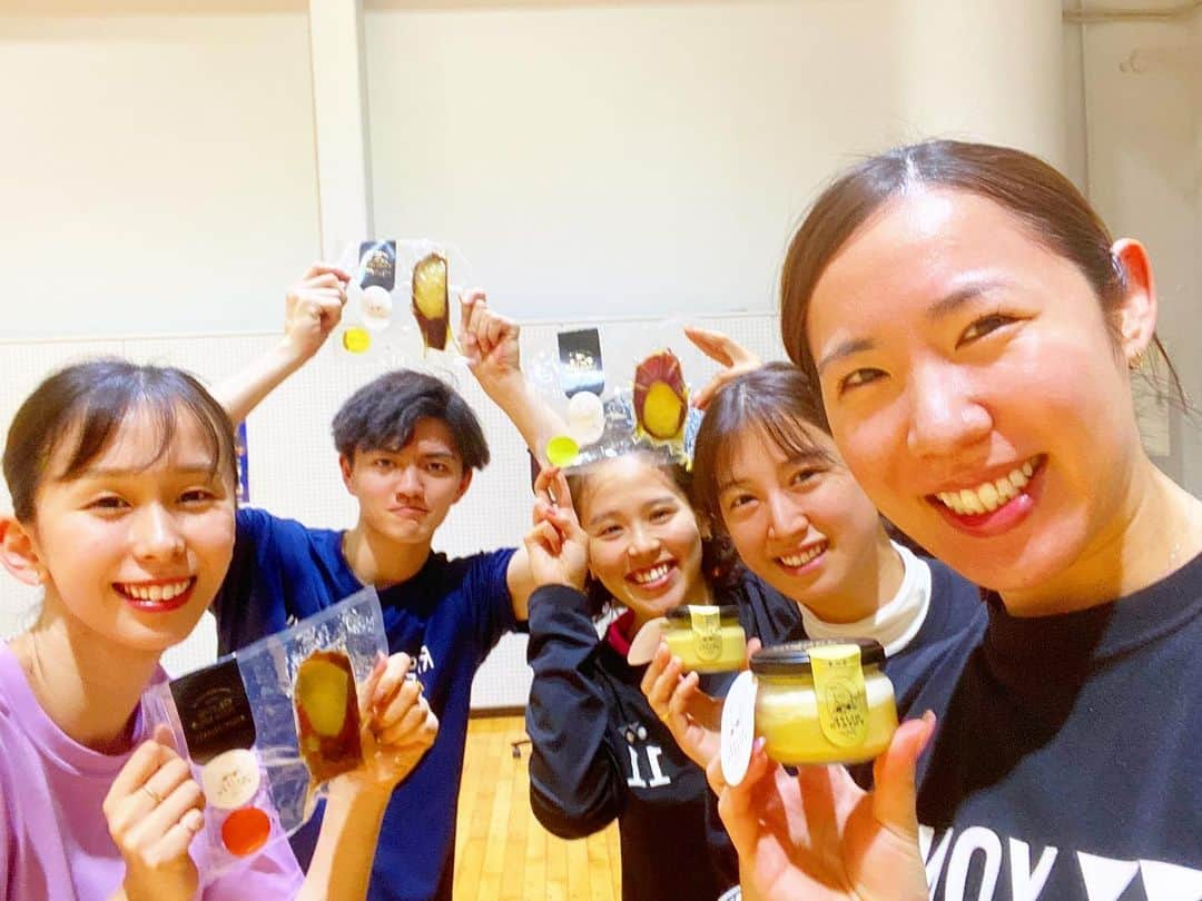 佐藤冴香さんのインスタグラム写真 - (佐藤冴香Instagram)「OLIVE POTATO様からオシャレで今までに食べた事のない新しい焼き芋さんが届きました🍠 甘さが上品で口の中で溶けてしまう食感がたまりません😆❤️ ネットでお取り寄せも可能なので、ぜひ一度食べてみて下さい🫶  https://www.olivepotato.com/   # OLIVEPOTATO# オリーブポテト#焼き芋」4月8日 21時02分 - sayaka3329