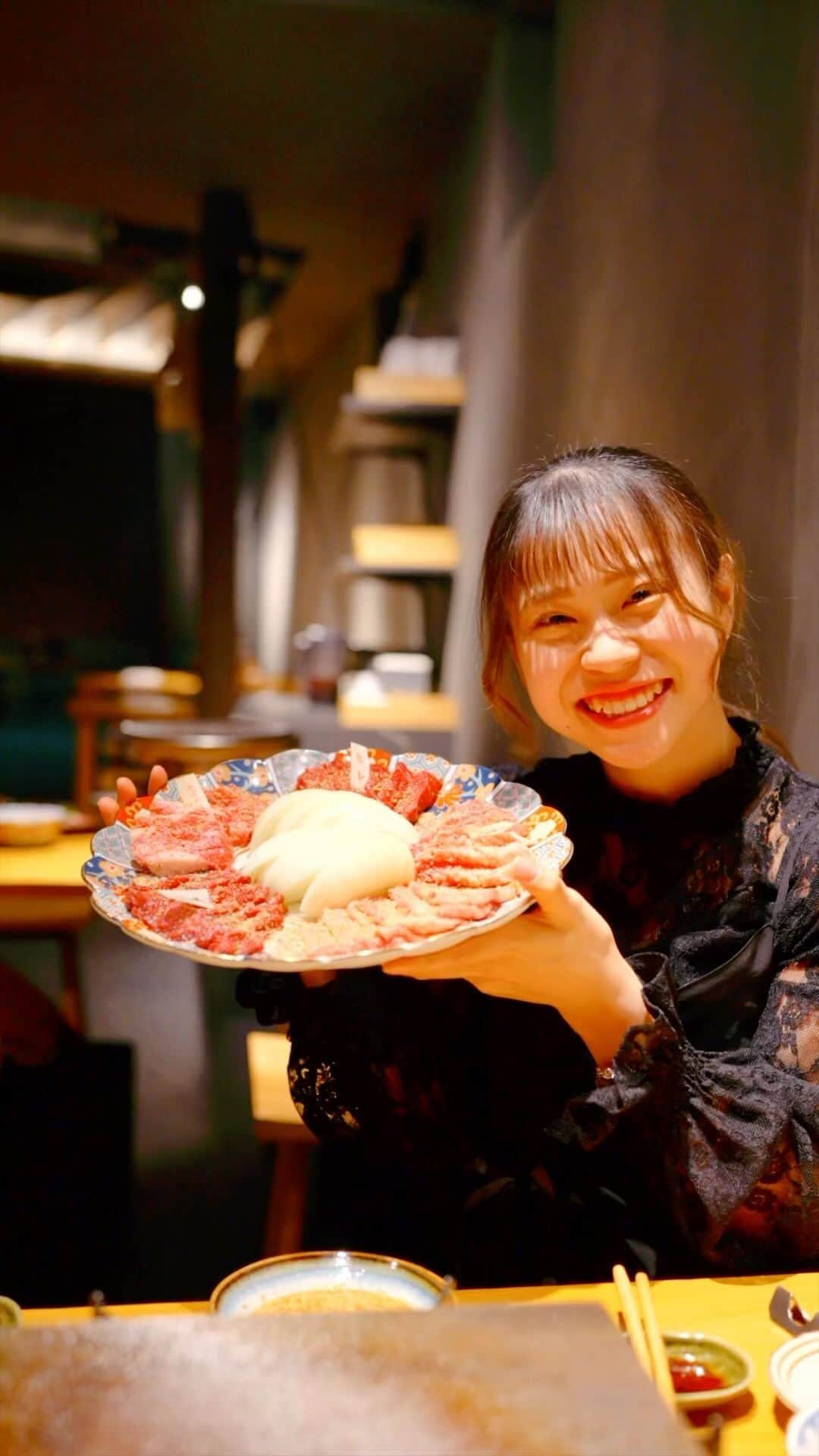 のインスタグラム：「北新地にある馬肉佐々木さんの馬肉がめっちゃ美味しいねん🐴 特に馬タン👅うますぎてめっちゃ食べた😋ウマだけになw🐴 大阪に来たら是非行ってみて‼️ 店長さんも明るくて素敵な人✨ 尾崎社長ありがとうございました🙌また行きましょ✨ つっちーさんとザレさんもカメラで素敵な動画や写真をありがとうございます🥹📸  #馬肉佐々木 #馬肉 #馬タン #馬刺し #美味しい #美味しいもの好きな人と繋がりたい  #入口は迷う w#お店の周り1周は絶対回る」