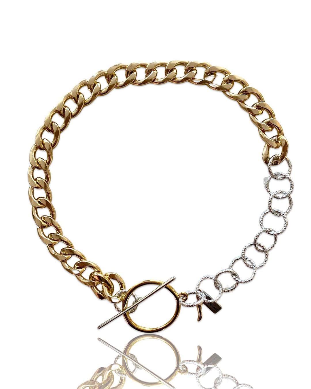 メイデンアートのインスタグラム：「Novità 🔥 collana choker in oro chiaro e argento leggerissima e molto chic 💛Per ordinare DM 💬 . New in 🔥easy and chic choker necklace in gold and silver 💛To order Dm💬 .  #italianjewelry #fashiontrends #maidenart #jewelry #jewelrydesigner #jewelrygram #jewelryforsale #jewelrylover #fashion #fashionblogger #fashionart #fashionista #fashionbloggers #fashionblog #shoplocal #shophandmade #artisan #handcrafted #handcraftedjewelry #madeintaly #milano #milanfashion」