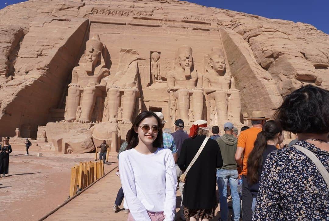 大峰ユリホさんのインスタグラム写真 - (大峰ユリホInstagram)「ルクソールから車で4時間ほど行った先にあるアブシンベル神殿🛕  エジプトの遺跡の中でも私はここが1番感動した🤭」4月8日 21時26分 - lespros_yuriho