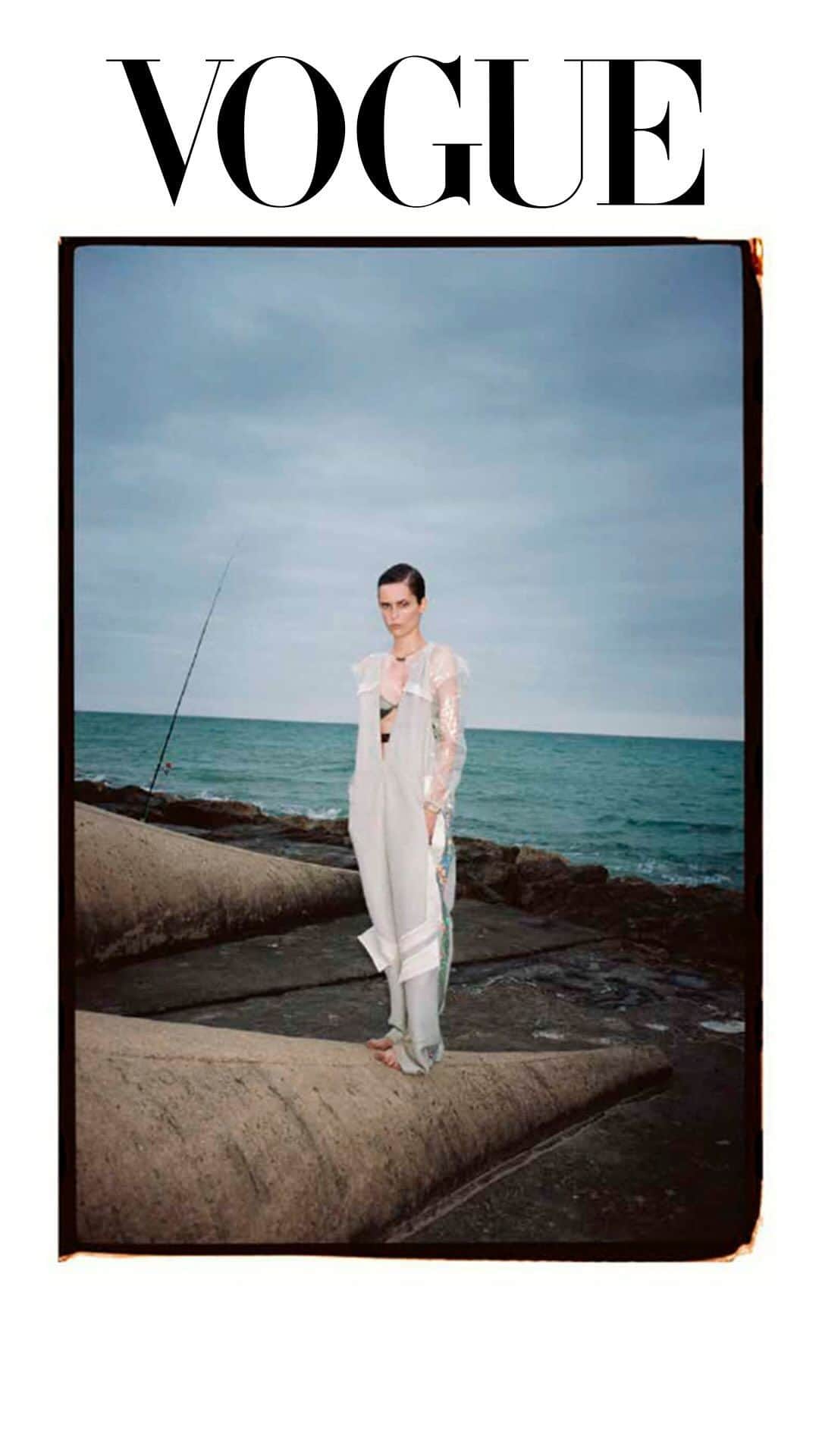 のインスタグラム：「#CUSTOBarcelona seen in @vogueportugal  📸 Photo: @enricgalcerann  👠Stylist: @benat_yanci 💄 Makeup & hair: @susanaxsanchez  ⭐ Model: @estrelletaa_ @unomodels  #Vogue #Vogueportugal #editorial #styleinspo #fashionlovers #fashiontrends #fashiondiaries」