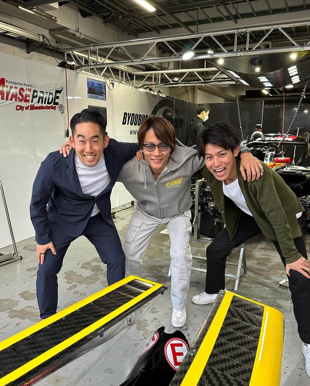 松下信治のインスタグラム：「シーズンの始まりはとても厳しいスタートでした。RD1. 13位、それも周りがいなくなっての結果であり、実力的にはもっと下です。しかし、俯いている暇はないですのでチームを信じて共に頑張ります。  そしてどんな時も背中を押してくれる僕のファン、そして仲間に感謝です。  明日は良い日にしてみせる‼️」