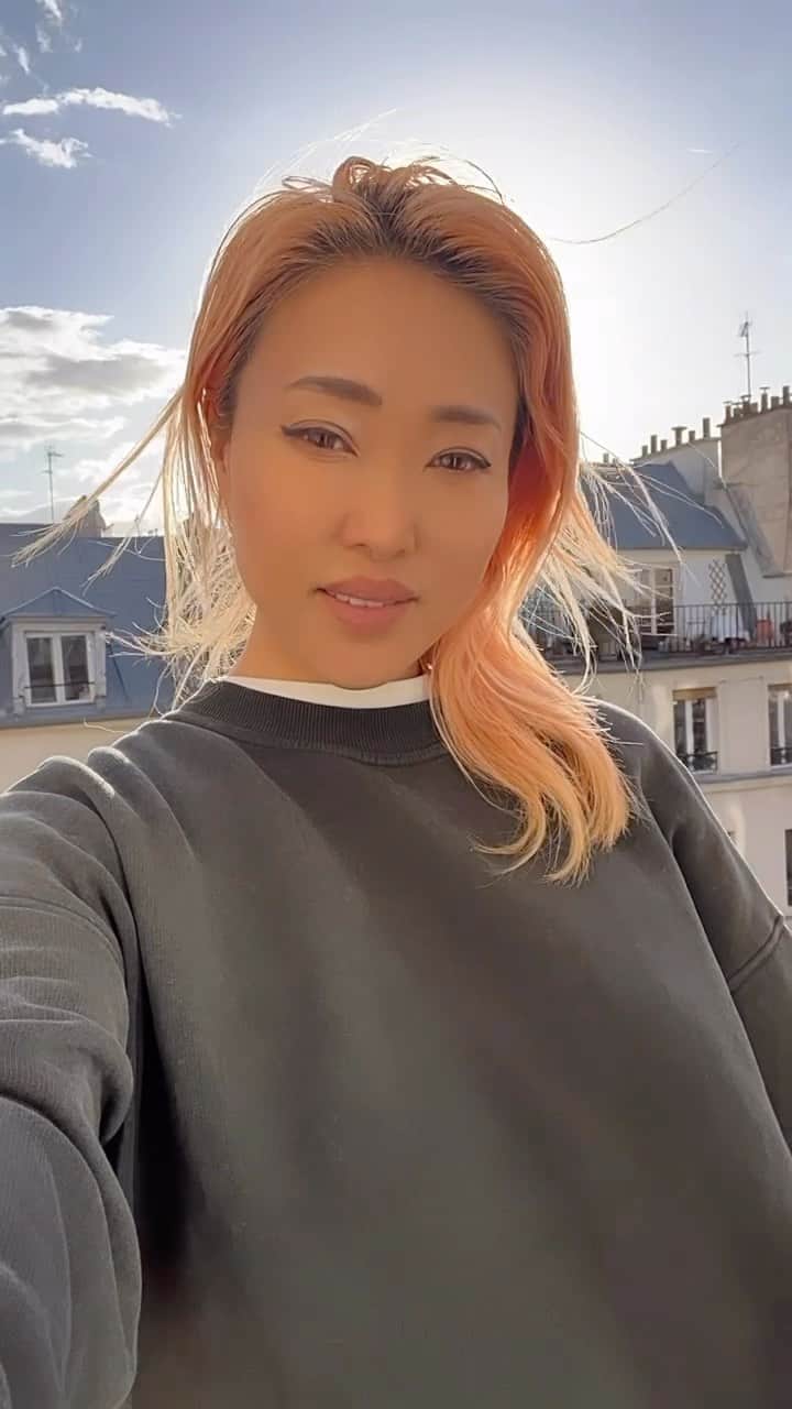 のインスタグラム：「A beautiful day in Paris💙🇫🇷 Come see me at my set tonight or one of these days!  08/04 @ Bal de la Marine/Comme Never  12/04 @ Sinner/ @pacorabanne x @zalando  21/04 @ nouveau chalet du lac/ @minisofrance @officialkevents.fr  06/05 @lamaisonotaku  11/05 @thehoxtonhotel   Bon week-end everyone💖」