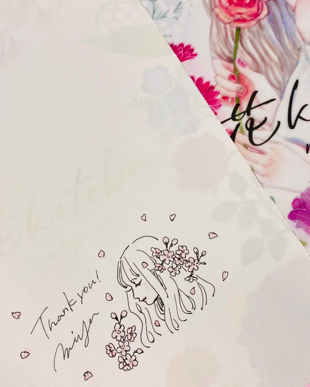 miya(ミヤマアユミ)さんのインスタグラム写真 - (miya(ミヤマアユミ)Instagram)「チューリップ🌷 『 花kotoba 美しい花と女の子寄り添う花言葉画集』より  東京駅直結の丸善丸の内本店様に #花kotoba🌸 のサイン本と色紙が入荷しました📚 再入荷分のイラストは桜に合わせてピンク色のインクで描きました🌸(黒い線画のサイン本は既に完売しています)  今回は沢山描いたのですぐには無くならないと思います。  #東京駅から春を感じよう では明日まで、ポストカードプレゼント企画も開催中ですので、合わせてお手に取って頂けましたら嬉しいです。  詳細は「TOKYO STATION CITY」Webサイトをご確認ください。 http://www.tokyostationcity.com/news/20230322140000/  出展中の「桜 Exhibition 2023」本日の発表でAdobe賞を受賞させて頂きました。 賞を頂けると思っていなかったのでとても光栄です。  明日まで受賞作品展が開催されています🌸展示作品の桜のポスターはWebからもご購入頂けます。 https://sakuraexhibition.com/profile_943  お知らせばかりですみません。気になる物がありましたらよろしくお願い致します🌷  #チューリップ #tulips #桜Ex2023 #シースルー  #桜 #さくら #サクラ #spring #東京駅 #artwork #watercolor #水彩 #透明水彩 #art #illust #illustration #draw #illustrator #イラスト #イラストレーター #手描き #アナログイラスト #花 #flower #flowers #ファッション #fashion #ファッションイラスト」4月8日 21時32分 - miya78pic