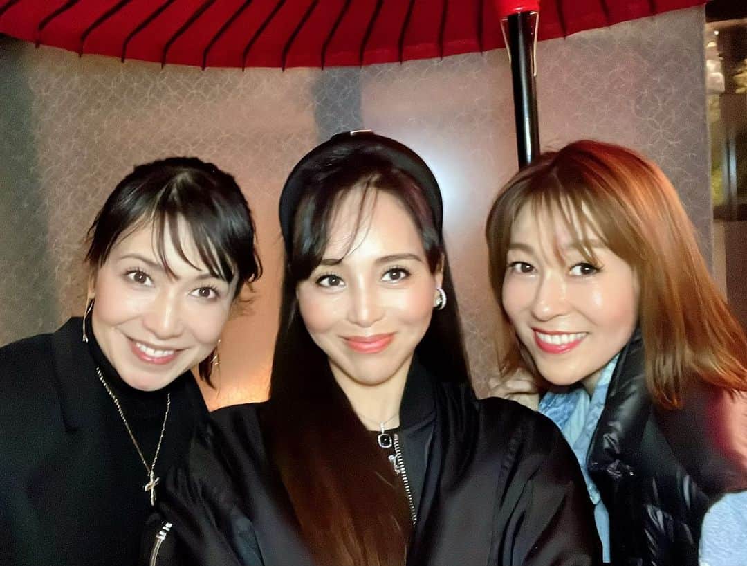 のインスタグラム：「定例会💓 ． 大好きすぎるいつメンとは😍 ． 忙しくても 月に1〜2回は会いたい💓 ． 会話もご馳走💓 ． ストレス発散❣️ 楽しすぎた‼️ ． #親友 #family  #癒し #女子会 #定例会」