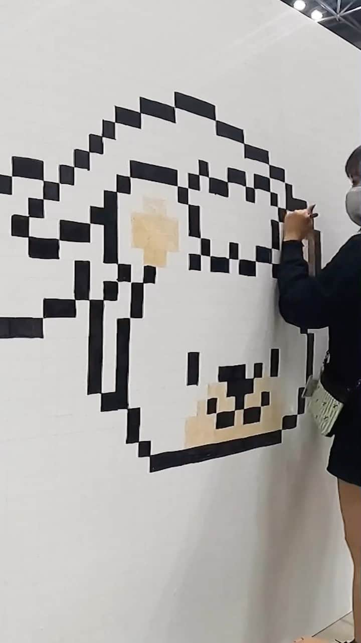 鈴木のぞみのインスタグラム：「Analog Pixel Art Live Painting at Design Festa 56 at Tokyo Big Sight  #pixelart #pixelartist #pixelartwork #pixelarts #pixelartstyle #pixelartdraw #pixelartdrawing #art #artist #artwork #japan #Tokyo #retro #cute #kawaii #anime #liveperformance  #livepainting #livepainter #livepaint #illustration #analogillustration #japanesegirl  #ドット絵 #アナログイラスト #ライブペイント #ピクセルアート #ハコガタ #鈴木のぞみ #デザフェス56」