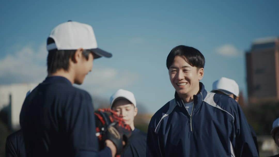 斎藤佑樹のインスタグラム：「⁡ 4月1日より国民年金基金の 広報キャラクターに就任しました。 ⁡ 野球選手を引退して約1年半経ちますが、 いろいろと不安なことはありました。 今でもそうです。 ⁡ 一方で、 これからにワクワクする気持ちももちろんあります。 ⁡ 今回の内容は、 そんな今の僕にとって自分を重ねやすいものでした。 ⁡ さまざまな気持ちを抱えながらも 夢をめざしていく人を応援する、 微力ながらそのお手伝いをする機会を いただけたことに感謝します。 ⁡ 僕自身もまだまだ時間はかかりそうですが、 夢に向かって2年目も頑張ります！ ⁡ ⁡ ⁡ #国民年金基金 #国民年金  #夢 #ワクワク #応援」