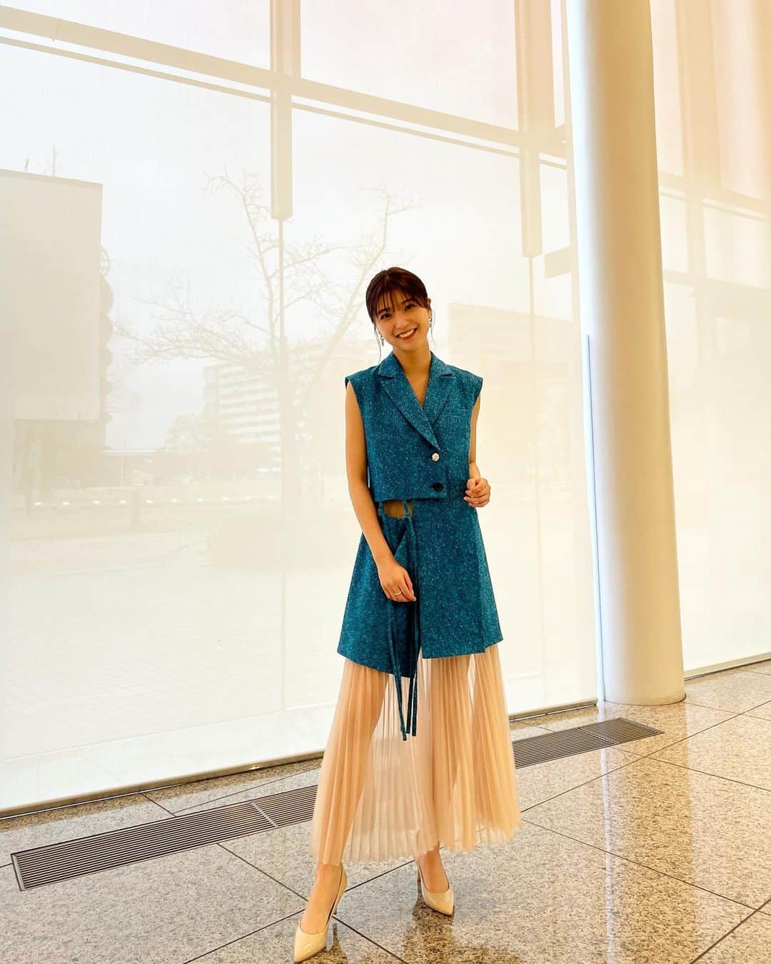 工藤美桜のインスタグラム：「ウワサのお客さま ありがとうございました！！  fashion  @united_tokyo accessory  @lanvin_en_bleu_womens  @vendomeaoyama_official shoes  @dianashoespress  👗　@miku___ishikawa  💄　@yumikasawanishi」