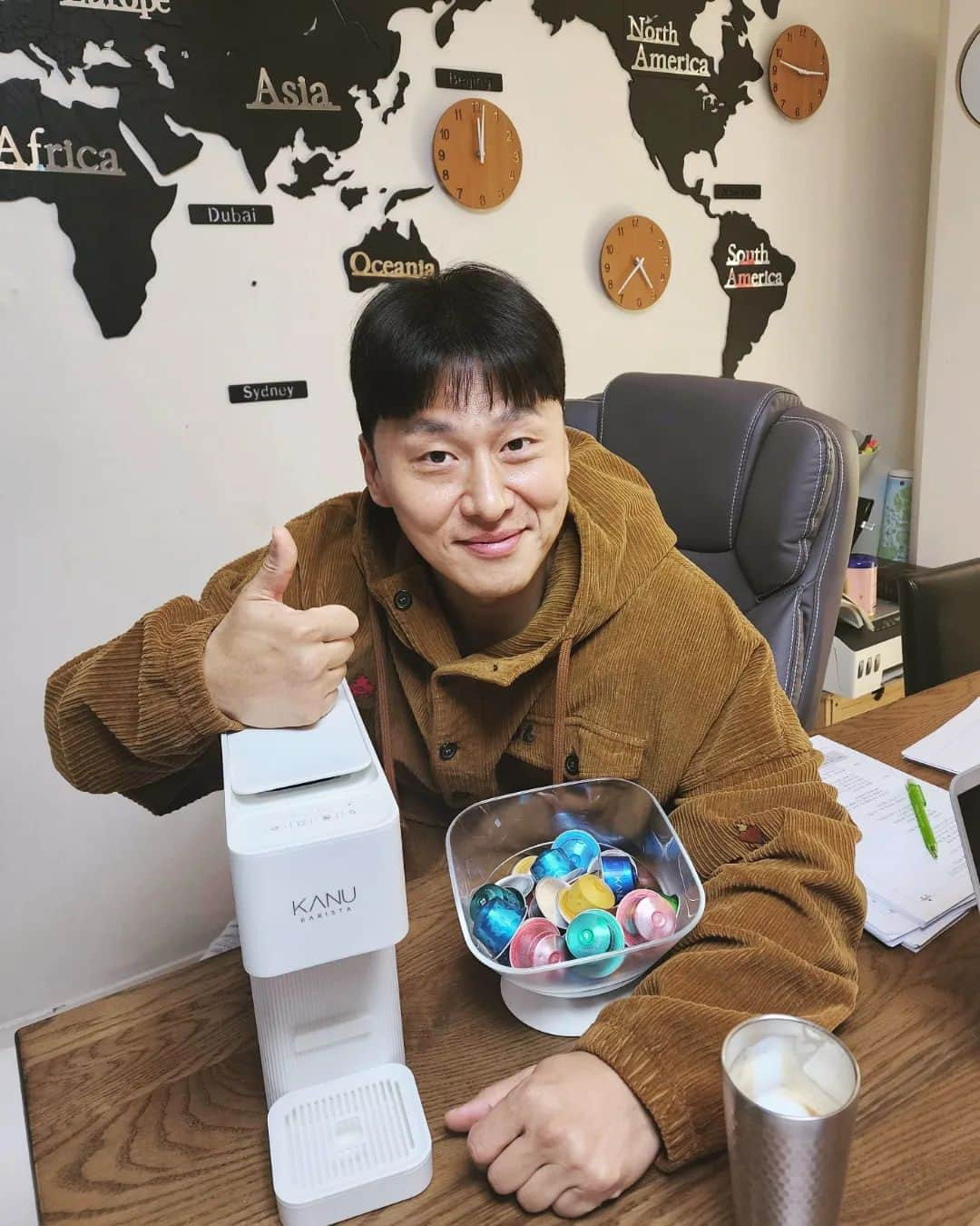 オ・デファンさんのインスタグラム写真 - (オ・デファンInstagram)「하루에 한잔 이상 마시는 커피~ 커피 맛을 잘 아는건 아니데  이 커피... 왠만한 커피집 보다 맛있다 진짜다...  "카누 바리스타" 👍   #커피 #커피머신 #원두커피  #카누  커피값 많이 줄겠네ㅋㅋ👏👏👏」4月8日 21時49分 - ohdaewhan