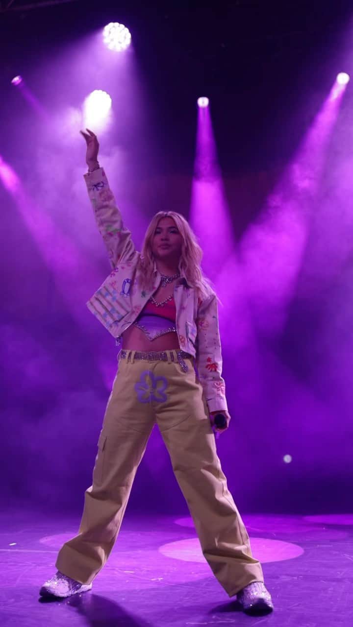 ヘイリー・キヨコのインスタグラム：「Manchester went OFF LAST NIGHT!!!!!!」