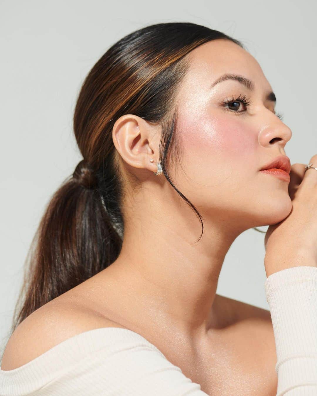 のインスタグラム：「You asked, we listened, our best selling Soft Cheek Color Drops is coming out with new colors.. stay tuned! @officialrainebeauty」