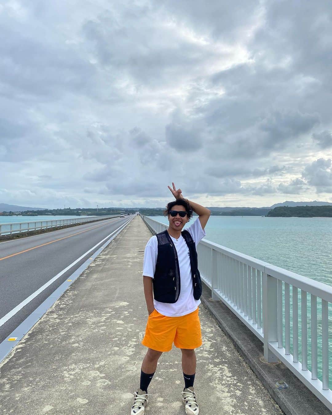 のインスタグラム：「OKINAWA🌺 . . . . . . #沖縄 #旅行 #楽しかった #たのちすぎた #また行きたい #沖縄コーデ #マック #オデコーデ #とりあえずyeah!!」
