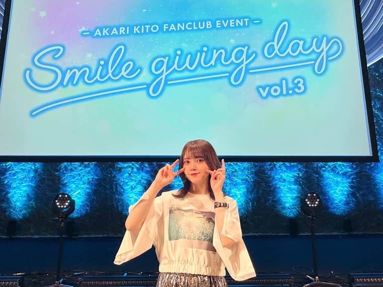 のインスタグラム：「#鬼頭明里 FCイベント 「smile giving day vol.3」 ご来場いただきありがとうございました‼️  里民参加型のイベントいかがでしたでしょうか？  里民の皆さんと鬼頭さんとの絆と距離（物理）が縮まったイベントでした🤝  次はいよいよZeppライブツアーです🎤 声出しも解禁なので ぜひ遊びに来てください📢  神奈川と大阪公演は先着販売開始です‼️  よろしくお願いします🤲」