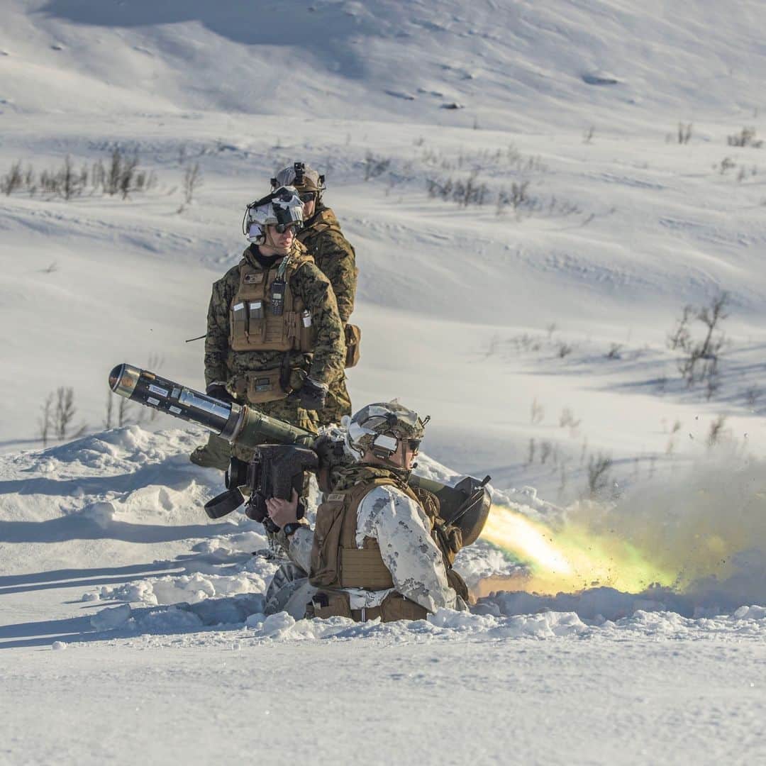 アメリカ海兵隊のインスタグラム：「Fire & Ice  📍 Setermoen, Norway (April 2, 2023)  #Marines with @2dmardiv conduct a live-fire range while deployed with Marine Rotational Forces Europe (MRF-E) 23.1.  MRF-E focuses on regional engagements throughout Europe by conducting various exercises, mountain warfare training, and military-to-military engagements.  📷 (U.S. Marine Corps photo by Cpl. Megan Ozaki)  #AlliesAndPartners #USMC #Military」