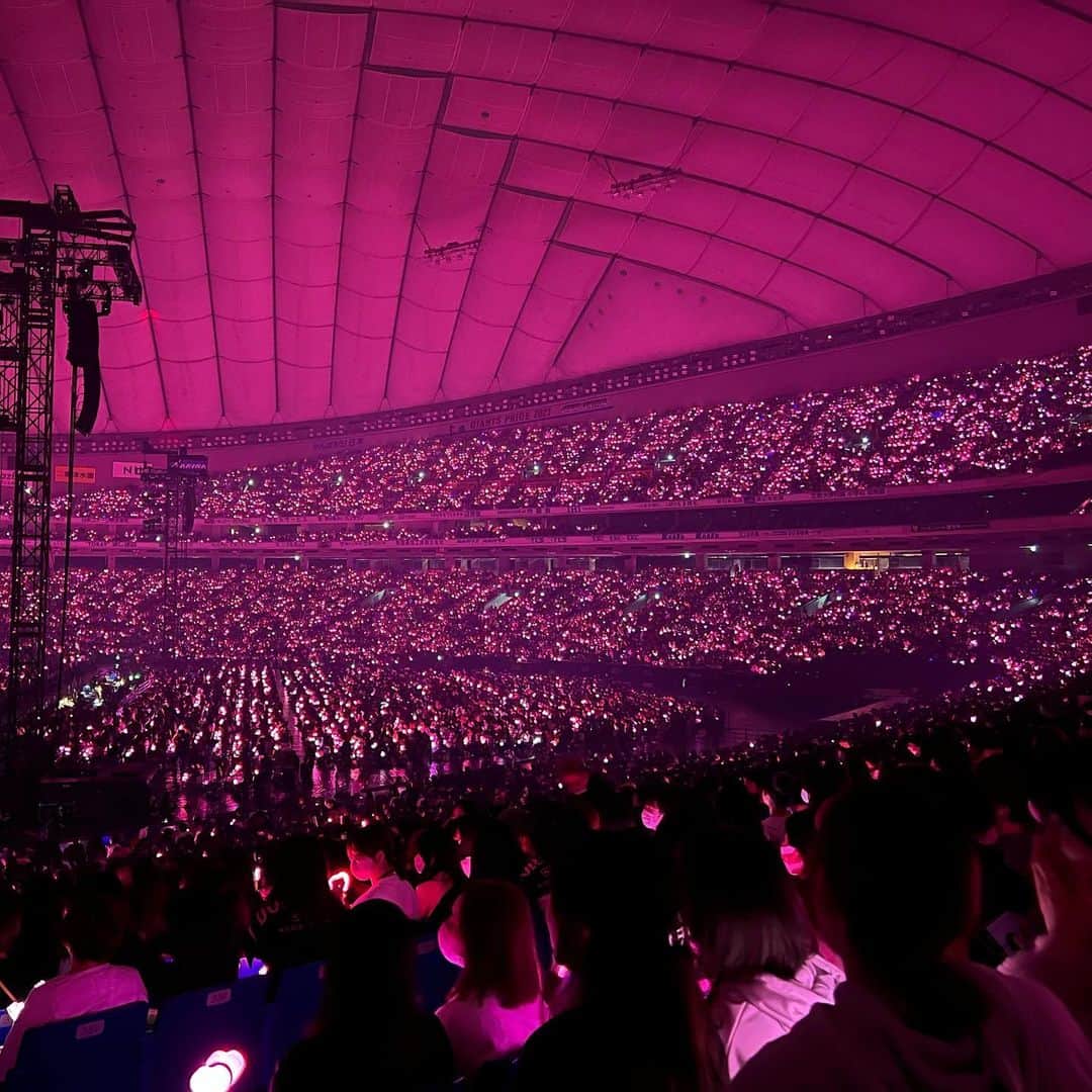 申真衣のインスタグラム：「🖤💗 in your area  👧🏻ライブデビュー戦💗全曲大声で歌ってた💗 #推しはrosé」