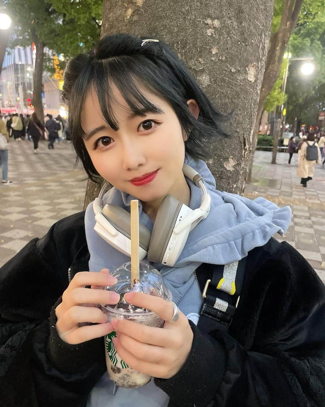 南茉莉花さんのインスタグラム写真 - (南茉莉花Instagram)「スタバを使って映えようとしました 盛れてると思いきや今日トーマスに似てるメイクだわ #スタバ #sturbucks #シースルー前髪 #映え#スタバ新作 #スヌーピーバニラクリームフラペチーノwithクラッシュクッキー」4月8日 22時11分 - marika_ramen