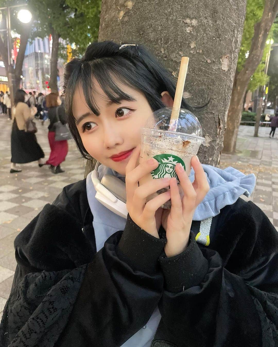 南茉莉花さんのインスタグラム写真 - (南茉莉花Instagram)「スタバを使って映えようとしました 盛れてると思いきや今日トーマスに似てるメイクだわ #スタバ #sturbucks #シースルー前髪 #映え#スタバ新作 #スヌーピーバニラクリームフラペチーノwithクラッシュクッキー」4月8日 22時11分 - marika_ramen