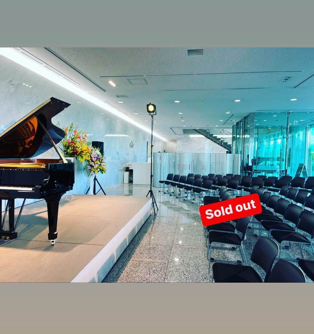 金子三勇士のインスタグラム：「Thank you All at @gateaufesta_harada.official @infoespoir #soldout #MiyujiKaneko #金子三勇士 #SteinwayArtist #pianist #ピアニスト #ピアノリサイタル #予定枚数終了」