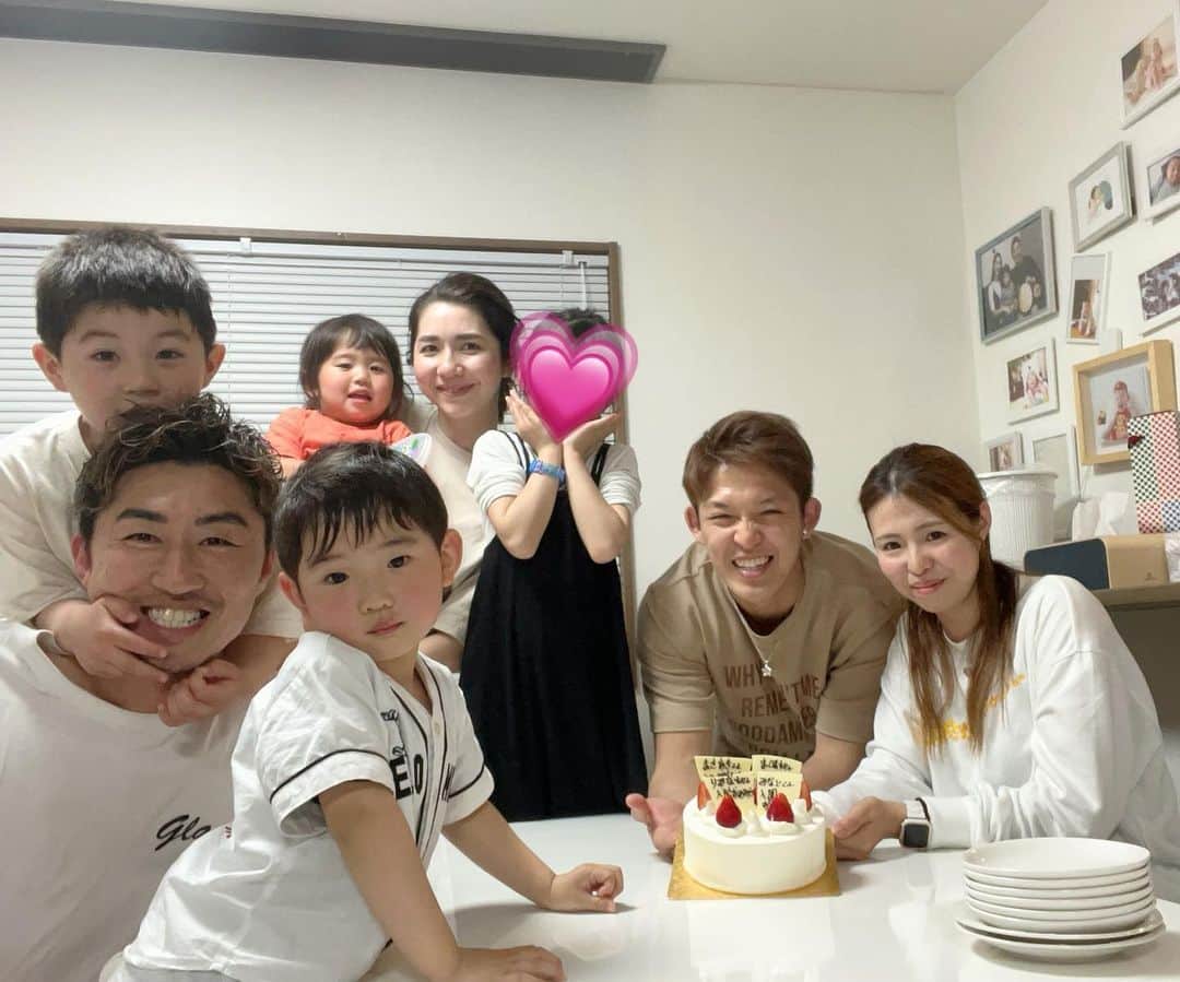 山崎秀晃のインスタグラム：「FAMILY👨‍👩‍👧‍👦👨‍👩‍👧‍👦」