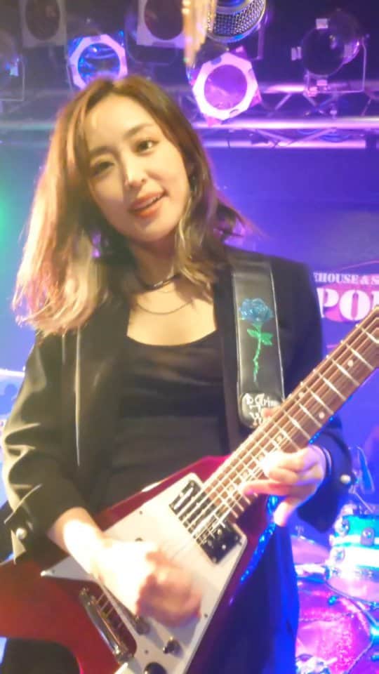 Yukiのインスタグラム：「さて明日は名古屋valentinedriveでライブ🤘🏻 ソールドアウトとなっております。 ありがとうございます！ 皆さん明日よろしくお願いします！  We're playing in Nagoya tomorrow!   🎦I Remember The Town / D_Drive   #D_Drive  #gig #guitar #Marshall #esp #boss #ギター #LIVE」