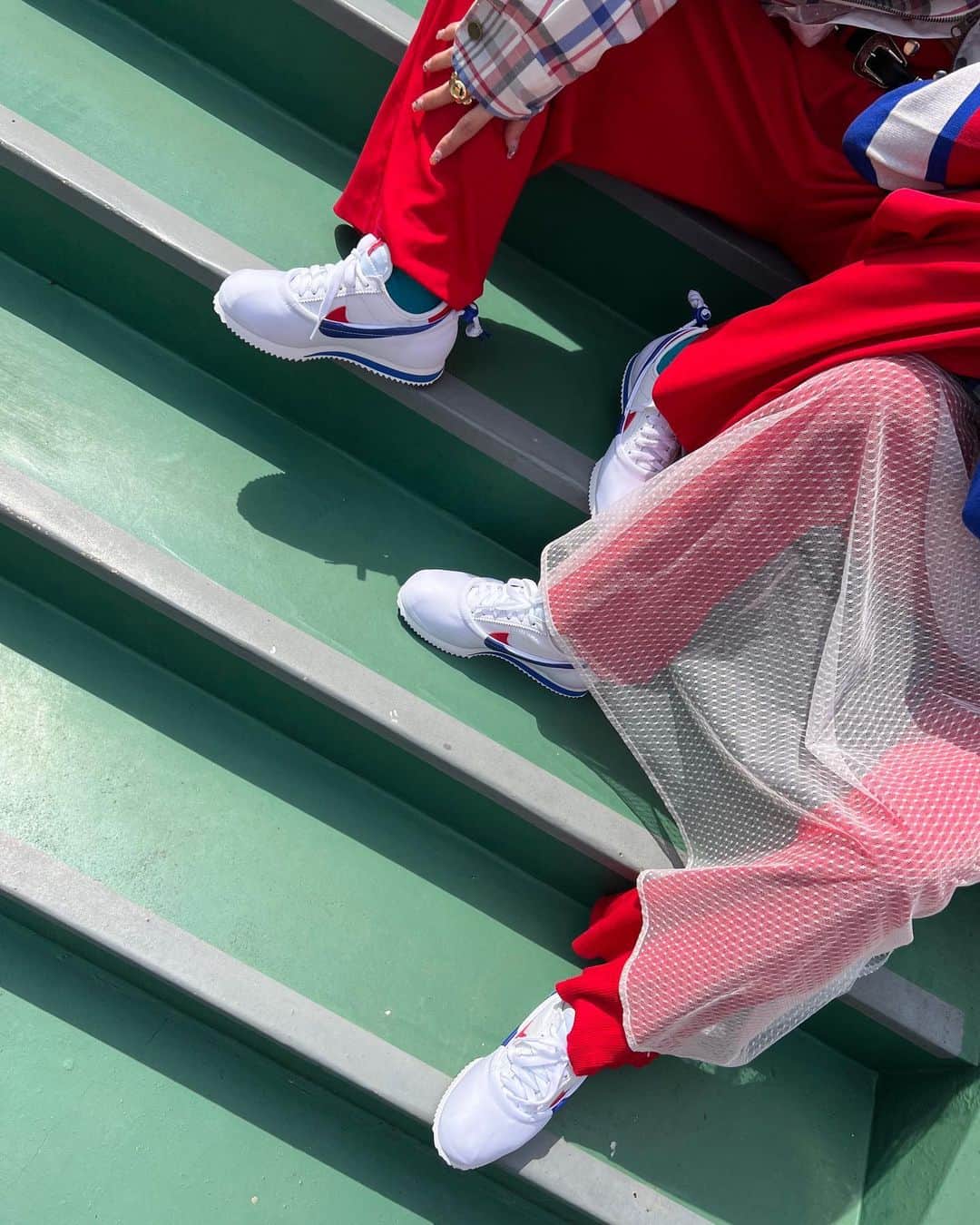 AYAさんのインスタグラム写真 - (AYAInstagram)「CLOT×NIKE "CLOTEZ" シューズ、ウェア共にレッド、ホワイト、ブルーのカラーリングが特徴的💎 CLOTのシグネチャースタイルを表現したコレクションとなっています。 更にシューズは3in1の特別な仕様も💕 ひとつのシューズとしても、セパレートして別々に使うことも出来る万能なデザイン🫶🏼 小学生の頃cortezがどうしても履きたくて母におねだりしたのを思い出す🌹 Both shoes and clothing feature red, white, and blue coloring💥 This collection expresses CLOT's signature style. Furthermore, the shoes have a special 3-in-1 design! A versatile design that can be used as one shoe or separated and used separately.  I remember begging my mom for cortez shoes when I was in elementary school✨ @CLOT @Nike. #CLOTxNike #CLOTEZ #CLOTSS23 #CLOTSS23」4月8日 22時35分 - ayaxxamiaya