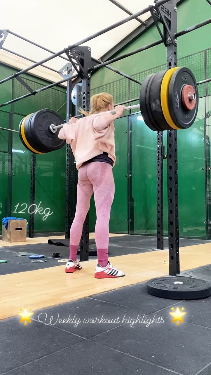 アガタ・フォルカシェブイチのインスタグラム：「Practice what you preach!  Nie tylko zalecam moim pacjentom trening siłowy, nie tylko rozpisuję go moim podopiecznym, ale również sama przez cały czas stosuję się do zasad, które głoszę 🙌🏻 #lekarz #trener #trening #wroclaw #athlete #crossfit #weightlifting #squat #clean #snatch #cleanandjerk」