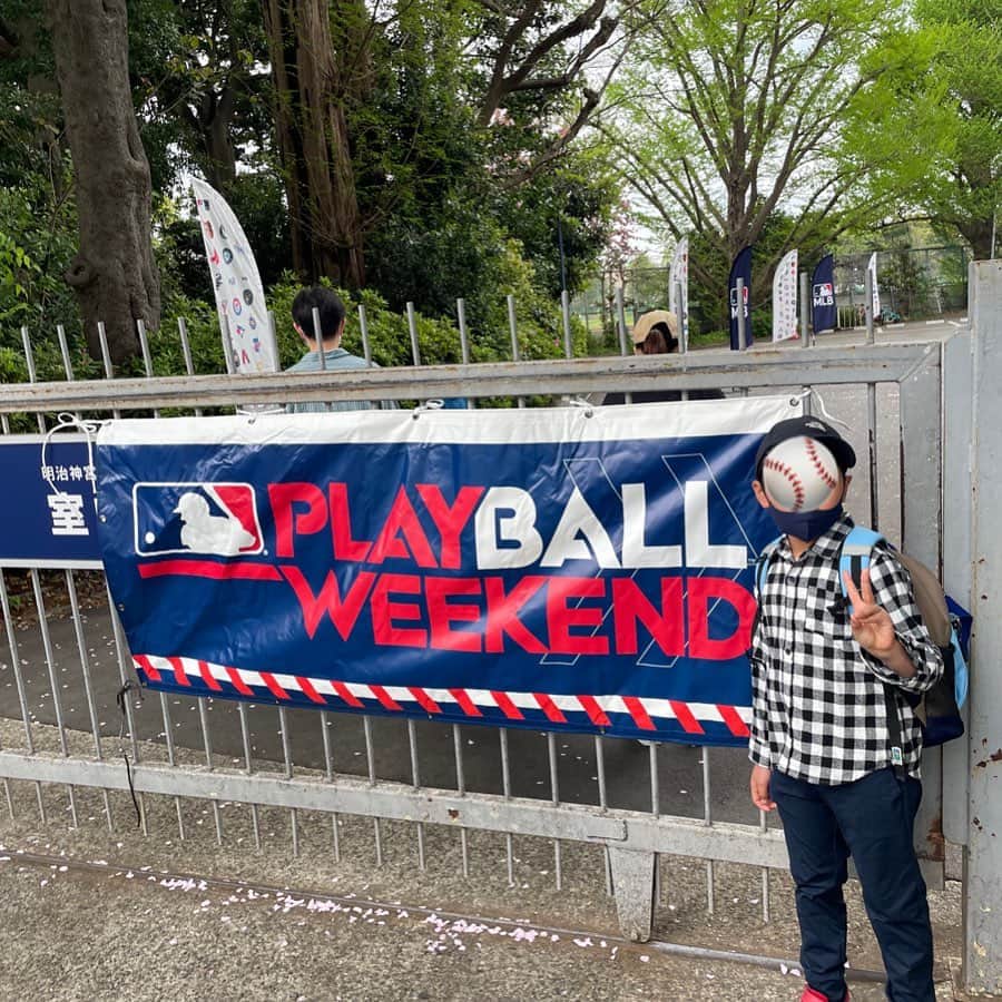諸岡なほ子のインスタグラム：「うちの息子、@mlbjapan 主催の野球未経験or初心者向けキッズイベント、#playballweekend  に参加してきました。ひと知れずパパが応募したら当選しするという幸運に恵まれて。わーい。 WBC以来、本当に野球が気になっているみたいだからすごく良い経験になったのでは。 また追って画像か動画投下しまーす。」