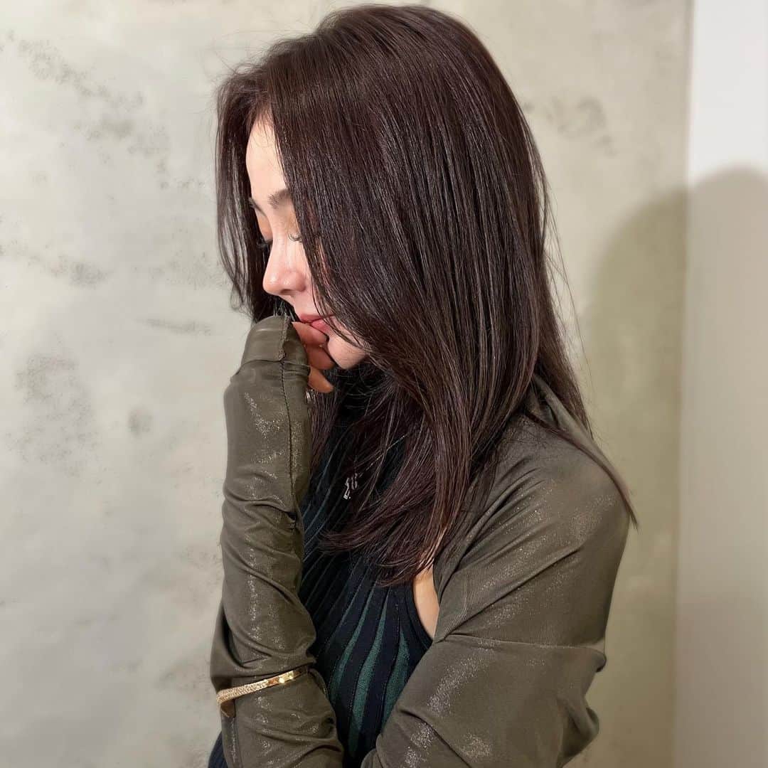 fuka3さんのインスタグラム写真 - (fuka3Instagram)「🔴♡🟤 . . . #1017alyx9sm #rickowens #rickowensdrkshdw  #gucci #アリクス #リックオウエンス  . 8cmくらいカットして #チャンモリ は短めに #カラーはレッドブラウン  入れてもらった💯 . #いつも綺麗に撮ってくれてありがとう」4月8日 22時43分 - fuka3
